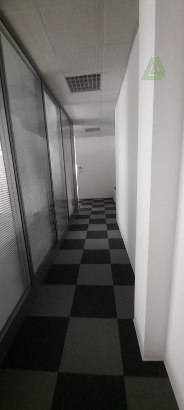 L' Agenzia Immobiliare IRIS di Castelfranco Veneto propone in vendita moderni uffici direzionali ...