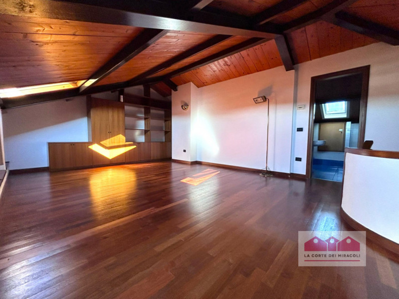 VICENZA: A POCHI MINUTI DA PIAZZA DEI SIGNORI, APPARTAMENTO CON 3 CAMERE DA LETTO E UN'AMPIA TERR...