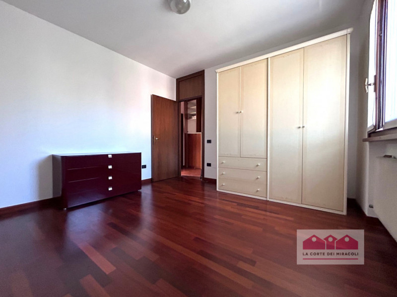 VICENZA: A POCHI MINUTI DA PIAZZA DEI SIGNORI, APPARTAMENTO CON 3 CAMERE DA LETTO E UN'AMPIA TERR...