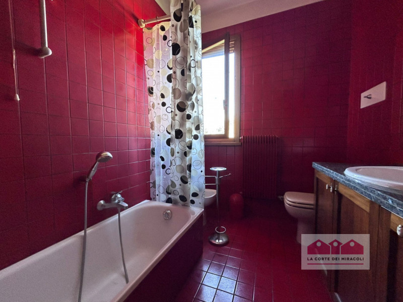 VICENZA: A POCHI MINUTI DA PIAZZA DEI SIGNORI, APPARTAMENTO CON 3 CAMERE DA LETTO E UN'AMPIA TERR...