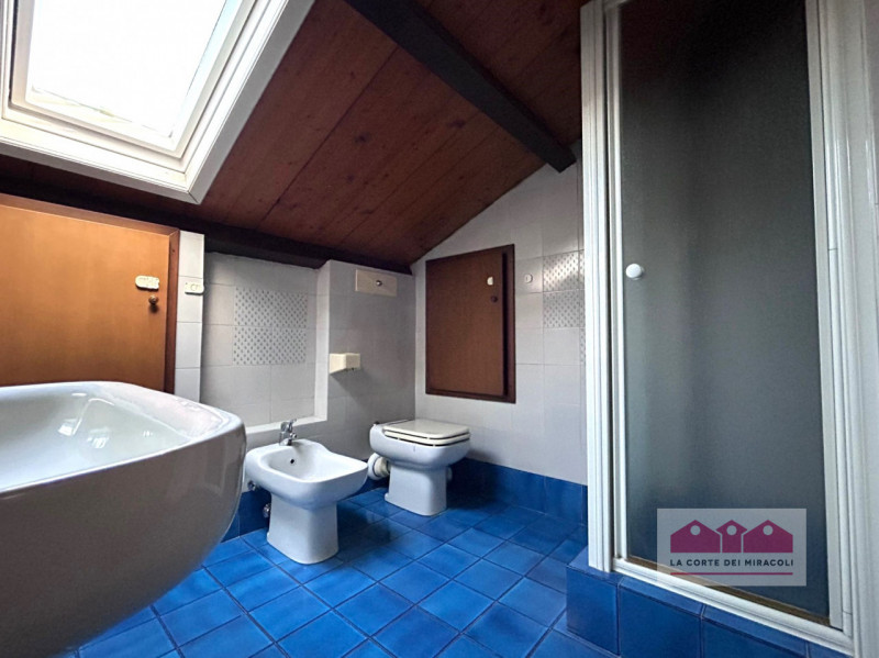 VICENZA: A POCHI MINUTI DA PIAZZA DEI SIGNORI, APPARTAMENTO CON 3 CAMERE DA LETTO E UN'AMPIA TERR...