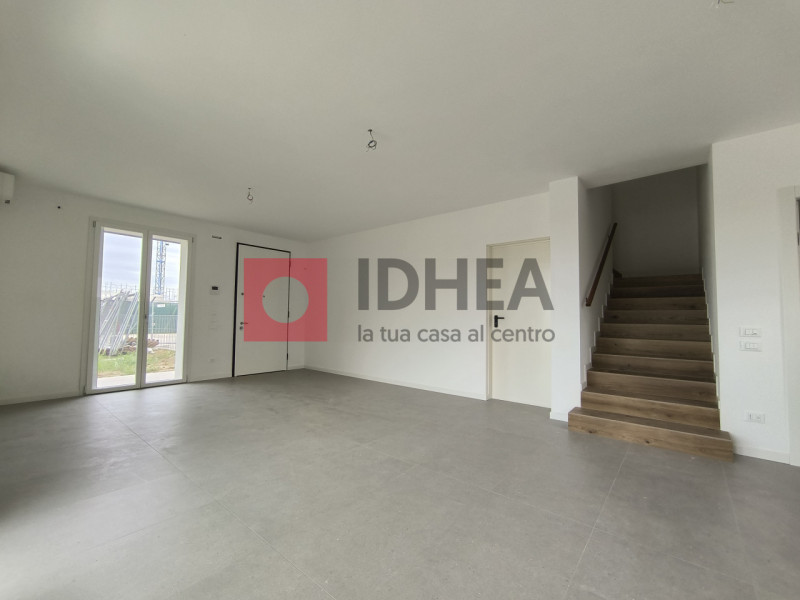 SILEA: FRAZIONE

In prestigioso contesto residenziale di nuove costruzioni, proponiamo in vendita...