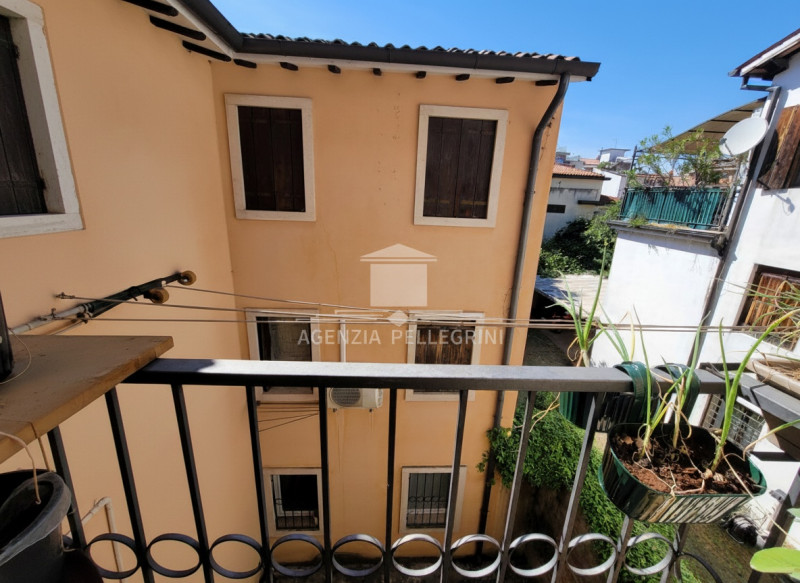 AFFITTASI BICAMERE ARREDATO A SANTA LUCIA 
VICENZA, PARAGGI SANTA LUCIA, a pochi passi da Ponte d...