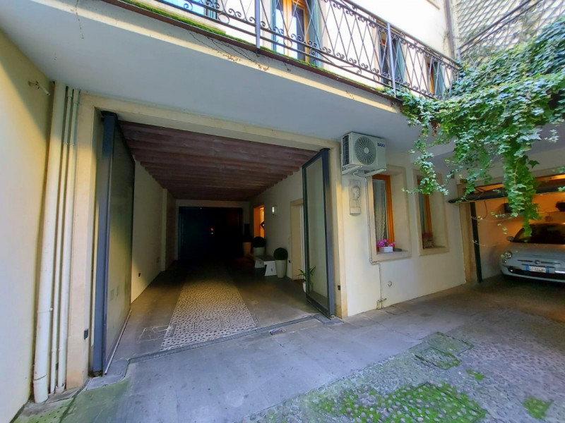 PONTE MOLINO: AFFASCINANTE APPARTAMENTO IN PALAZZETTO €.1.000.000 RIF.CLR001

Elegante e raffinat...