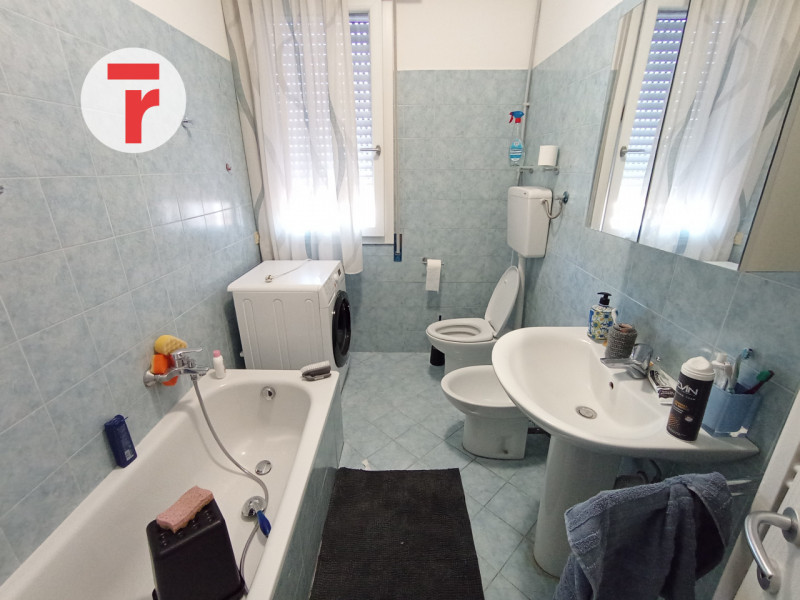 APPARTAMENTO PER STUDENTI

In una zona fortemente residenziale comoda a tutti i servizi, con la p...