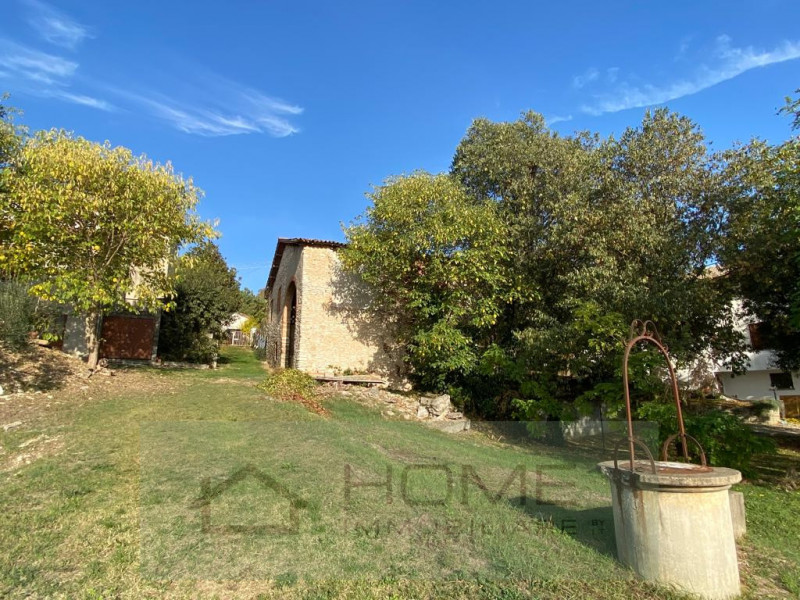 Bastia di Rovolon, in ottima posizione panoramica ed a pochi passi dal centro del paese, proponia...