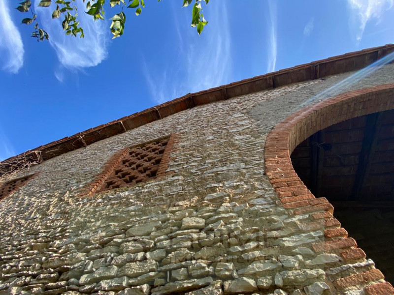 Bastia di Rovolon, in ottima posizione panoramica ed a pochi passi dal centro del paese, proponia...