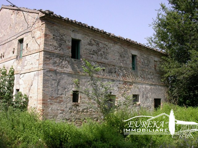 Rustici e casali in Vendita a Montefiore dell'Aso