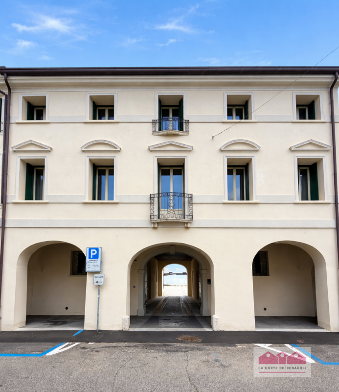 SAN ROCCO: PIANO SECONDO (ULTIMO), ASCENSORE, UNITA' NUOVA SU PALAZZETTO DI TRE UNITA' IN TOTALE,...