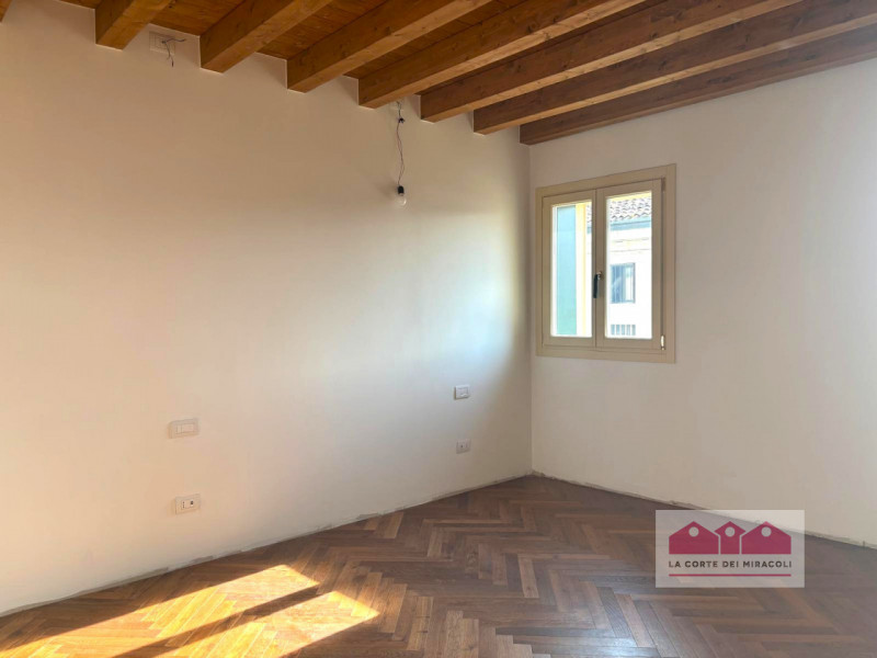 SAN ROCCO: PIANO SECONDO (ULTIMO), ASCENSORE, UNITA' NUOVA SU PALAZZETTO DI TRE UNITA' IN TOTALE,...