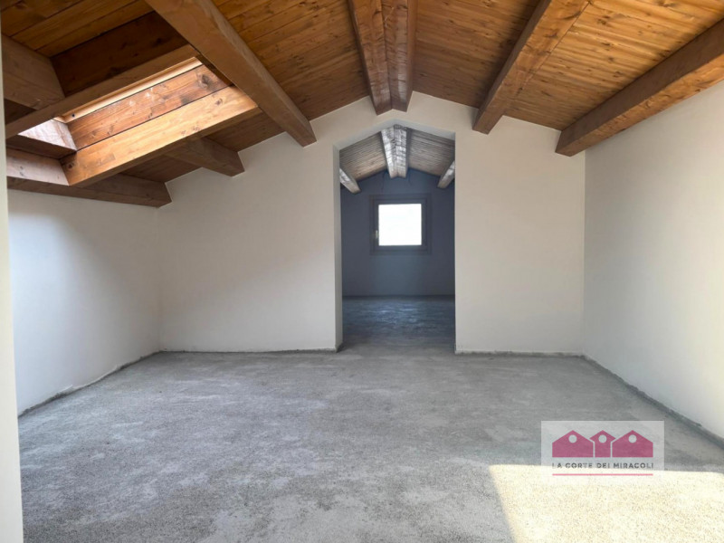 SAN ROCCO: PIANO SECONDO (ULTIMO), ASCENSORE, UNITA' NUOVA SU PALAZZETTO DI TRE UNITA' IN TOTALE,...