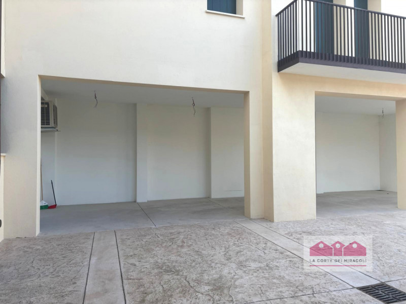 SAN ROCCO: PIANO SECONDO (ULTIMO), ASCENSORE, UNITA' NUOVA SU PALAZZETTO DI TRE UNITA' IN TOTALE,...