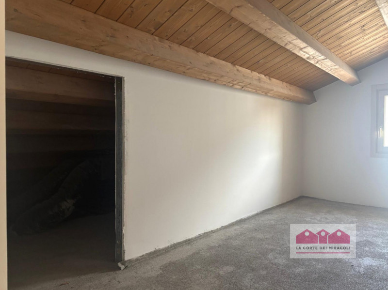 SAN ROCCO: PIANO SECONDO (ULTIMO), ASCENSORE, UNITA' NUOVA SU PALAZZETTO DI TRE UNITA' IN TOTALE,...