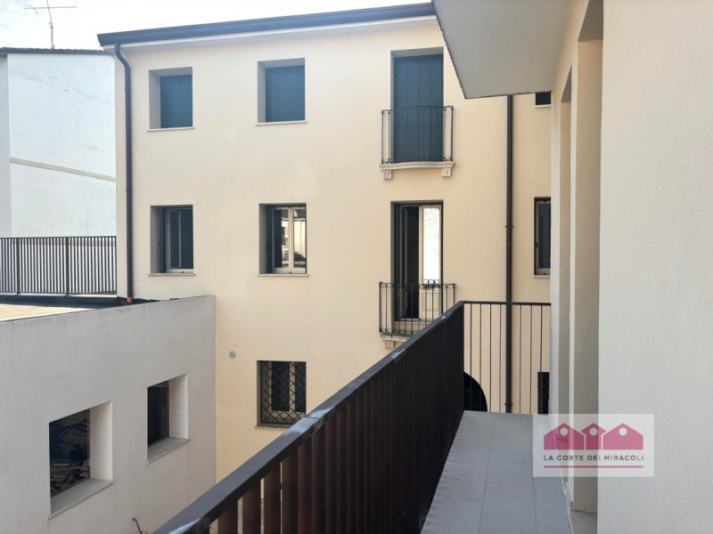 SAN ROCCO: PIANO SECONDO (ULTIMO), ASCENSORE, UNITA' NUOVA SU PALAZZETTO DI TRE UNITA' IN TOTALE,...