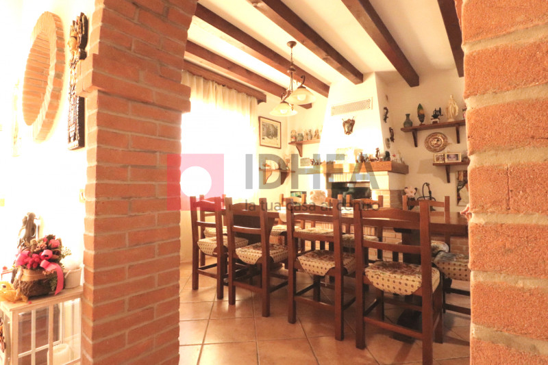 PREGANZIOL

APPARTAMENTO SU CASA SINGOLA DIVISA IN DUE UNITA' ABITATIVE quasi completamente ristr...