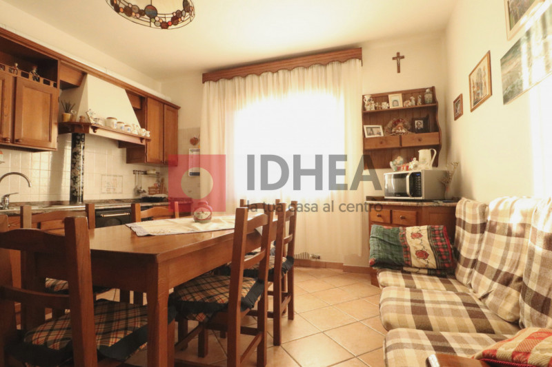 PREGANZIOL

APPARTAMENTO SU CASA SINGOLA DIVISA IN DUE UNITA' ABITATIVE quasi completamente ristr...