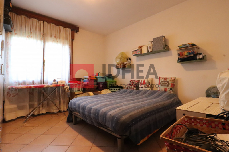 PREGANZIOL

APPARTAMENTO SU CASA SINGOLA DIVISA IN DUE UNITA' ABITATIVE quasi completamente ristr...