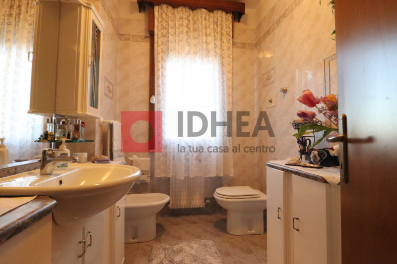 PREGANZIOL

APPARTAMENTO SU CASA SINGOLA DIVISA IN DUE UNITA' ABITATIVE quasi completamente ristr...