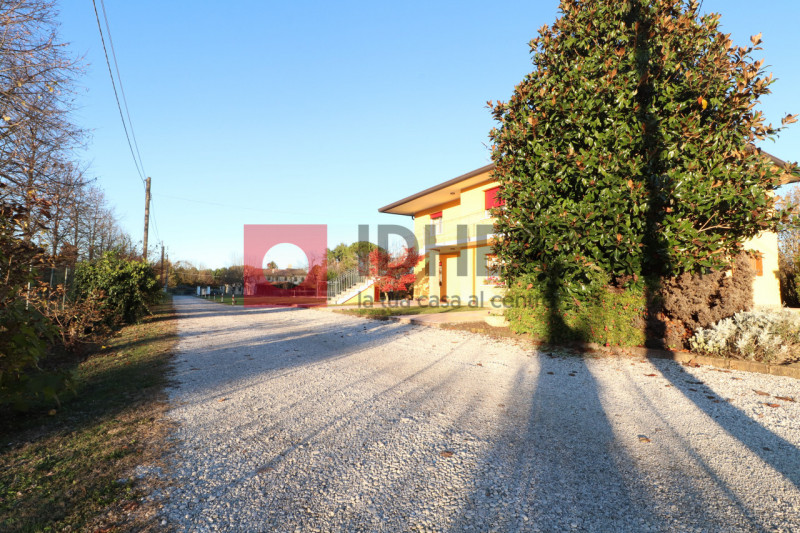 PREGANZIOL

APPARTAMENTO SU CASA SINGOLA DIVISA IN DUE UNITA' ABITATIVE quasi completamente ristr...