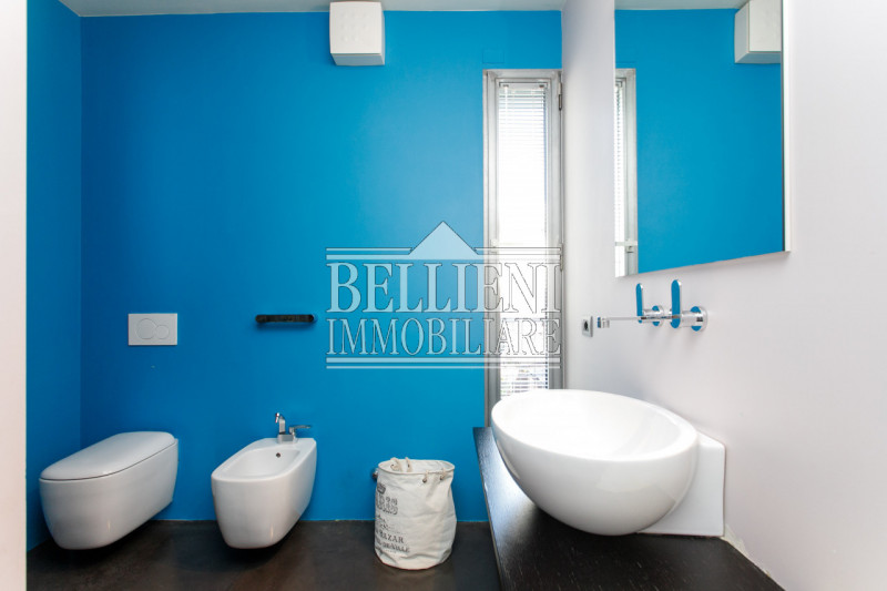 ZONA TEATRO NUOVO - Proponiamo in vendita splendido loft di stile industriale, sviluppato in due ...