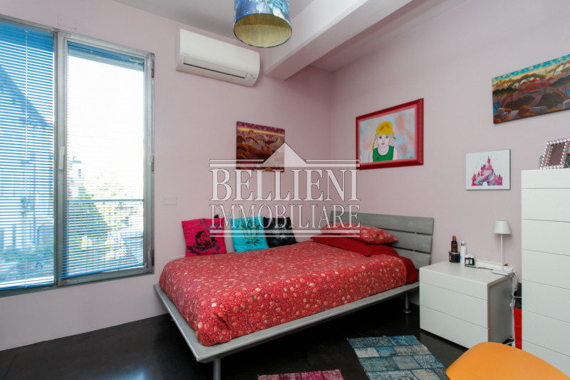 ZONA TEATRO NUOVO - Proponiamo in vendita splendido loft di stile industriale, sviluppato in due ...