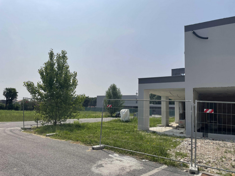 Splendida villa bifamiliare ad uso abitativo situata nel comune di Selvazzano Dentro, nella provi...