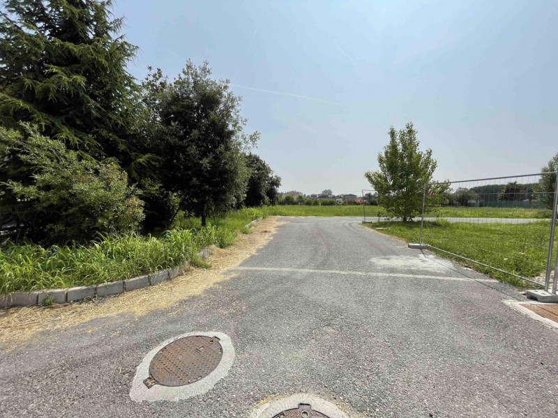 Splendida villa bifamiliare ad uso abitativo situata nel comune di Selvazzano Dentro, nella provi...