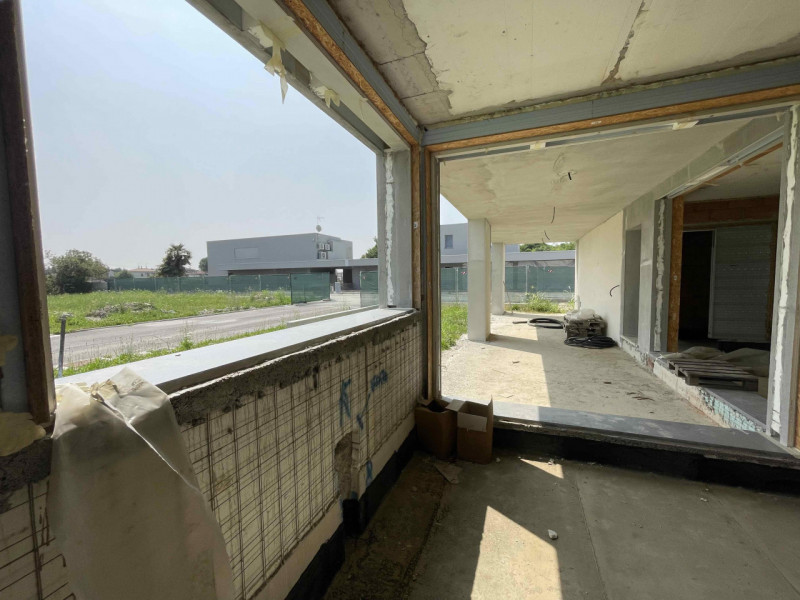 Splendida villa bifamiliare ad uso abitativo situata nel comune di Selvazzano Dentro, nella provi...