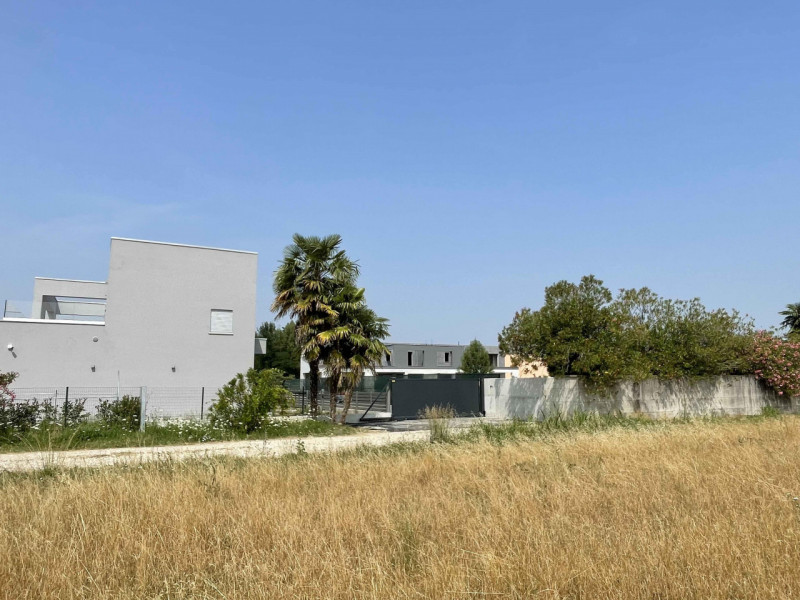 Splendida villa bifamiliare ad uso abitativo situata nel comune di Selvazzano Dentro, nella provi...