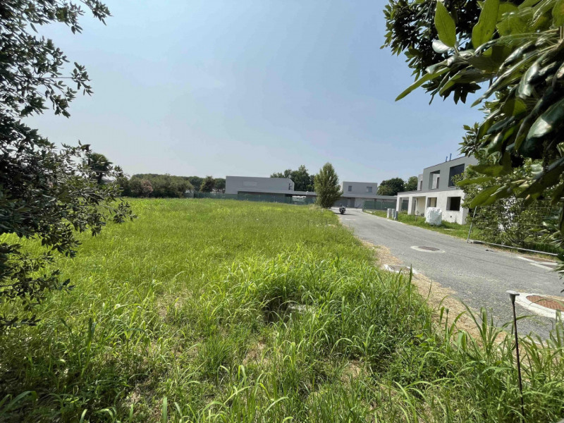 Splendida villa bifamiliare ad uso abitativo situata nel comune di Selvazzano Dentro, nella provi...