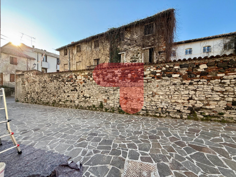 In vendita ad Arzignano, proponiamo palazzetto terra cielo di nuova costruzione. La proprietà si ...
