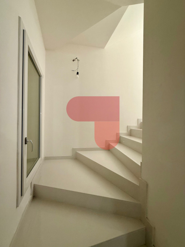 In vendita ad Arzignano, proponiamo palazzetto terra cielo di nuova costruzione. La proprietà si ...