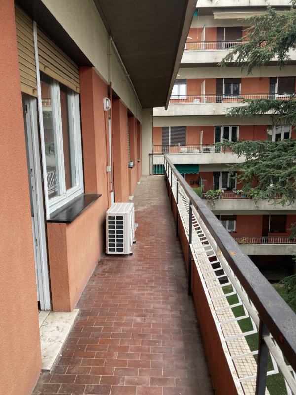 Nel cuore del Centro Storico di Vicenza, nella rinomata zona Ponte Pusterla, proponiamo in locazi...