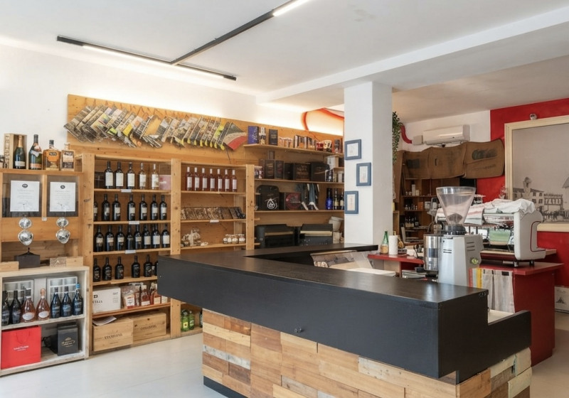 (Per INFO Mattias 3494222146) A Oderzo, in via Garibaldi, in centro storico, si vende attività qu...
