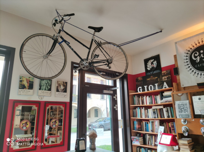 (Per INFO Mattias 3494222146) A Oderzo, in via Garibaldi, in centro storico, si vende attività qu...