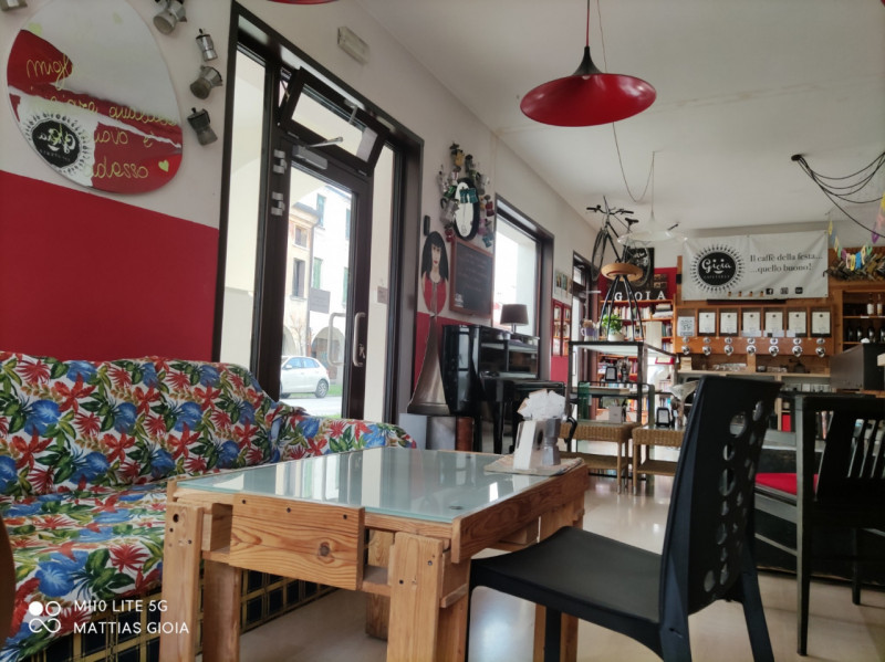 (Per INFO Mattias 3494222146) A Oderzo, in via Garibaldi, in centro storico, si vende attività qu...