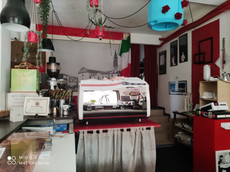 (Per INFO Mattias 3494222146) A Oderzo, in via Garibaldi, in centro storico, si vende attività qu...