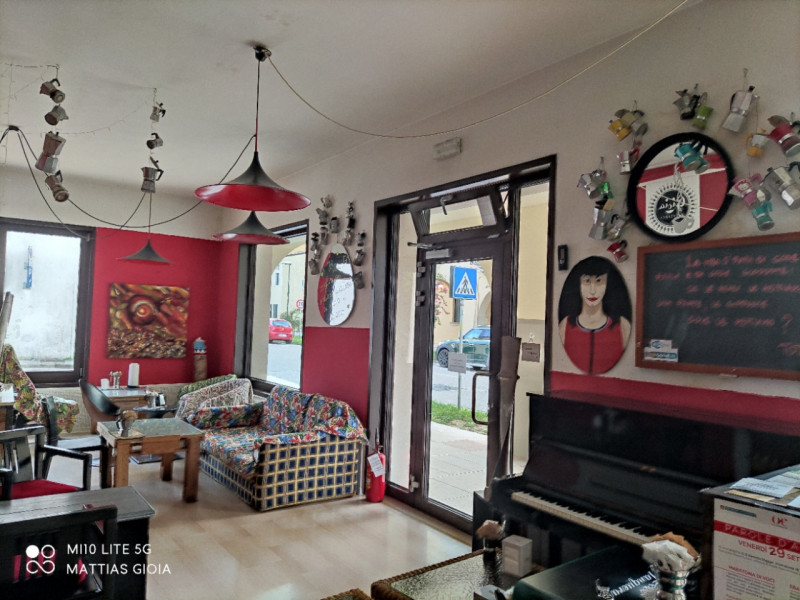 (Per INFO Mattias 3494222146) A Oderzo, in via Garibaldi, in centro storico, si vende attività qu...