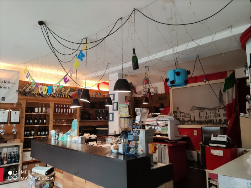 (Per INFO Mattias 3494222146) A Oderzo, in via Garibaldi, in centro storico, si vende attività qu...