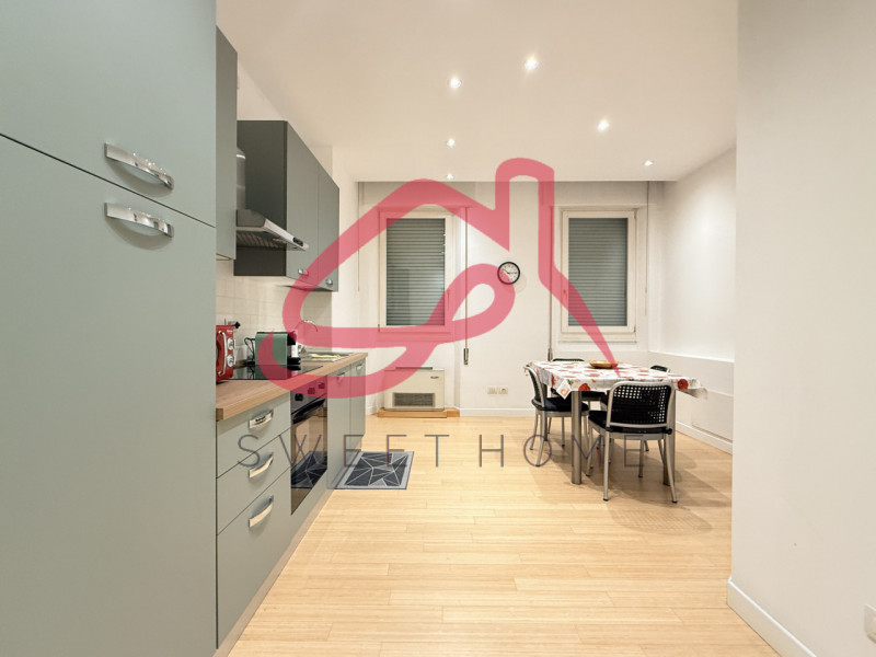 Padova (Centro Storico-Largo Europa): in stabile signorile dotato di servizio di portineria, stan...