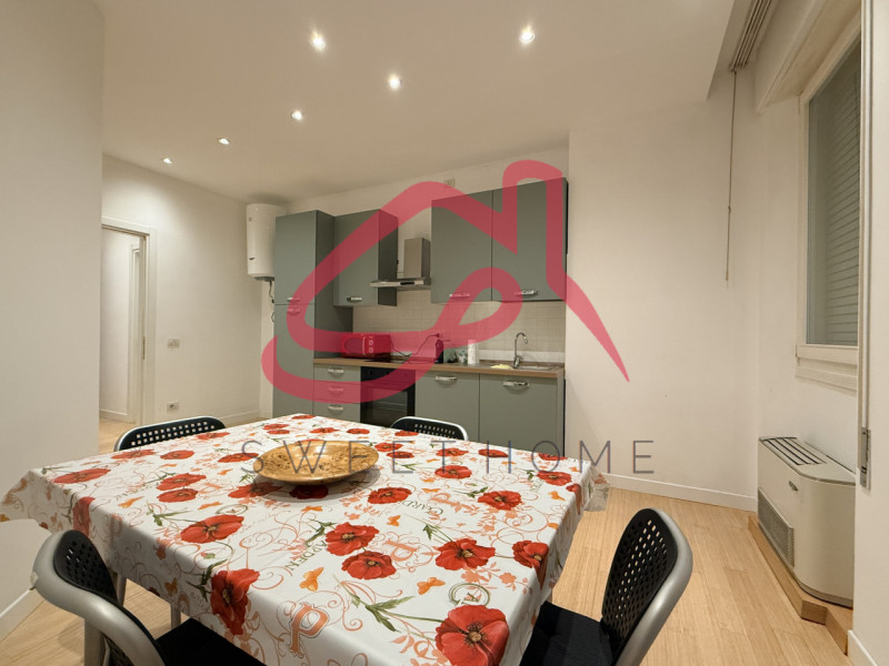 Padova (Centro Storico-Largo Europa): in stabile signorile dotato di servizio di portineria, stan...