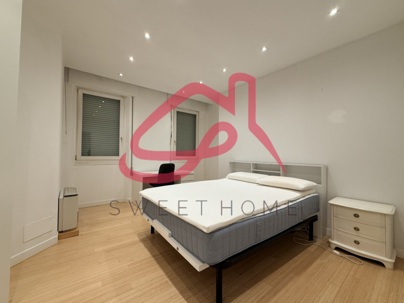 Padova (Centro Storico-Largo Europa): in stabile signorile dotato di servizio di portineria, stan...