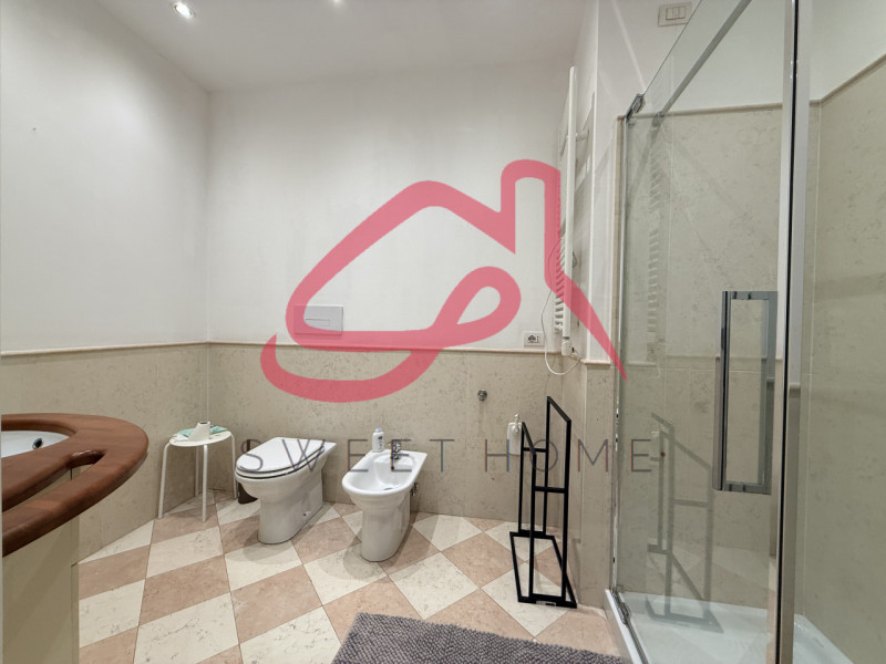 Padova (Centro Storico-Largo Europa): in stabile signorile dotato di servizio di portineria, stan...