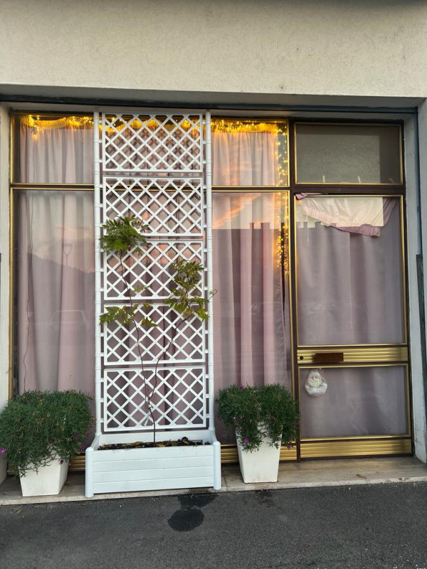 Affittasi attività commerciale in centro a Battaglia Terme in posizione comoda a tutti i servizi....