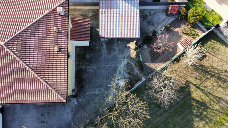 Vendesi a Monselice, in quartiere Marco Polo, appartamento di generosa metratura al primo ed ulti...