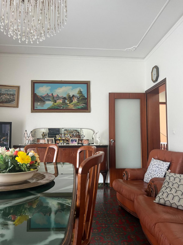 Vendesi a Monselice, in quartiere Marco Polo, appartamento di generosa metratura al primo ed ulti...