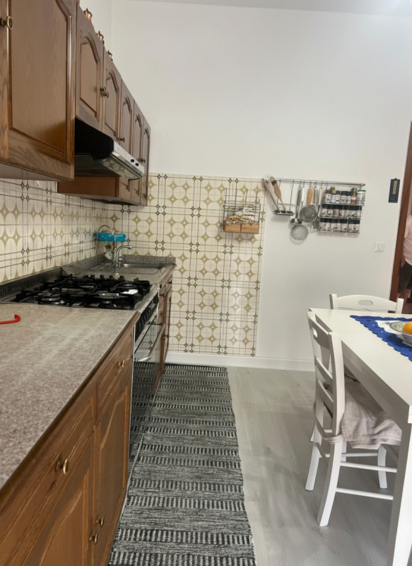 Vendesi a Monselice, in quartiere Marco Polo, appartamento di generosa metratura al primo ed ulti...