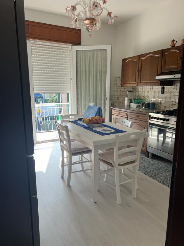 Vendesi a Monselice, in quartiere Marco Polo, appartamento di generosa metratura al primo ed ulti...