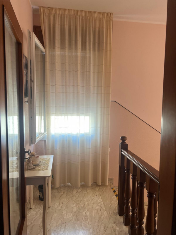 Vendesi a Monselice, in quartiere Marco Polo, appartamento di generosa metratura al primo ed ulti...