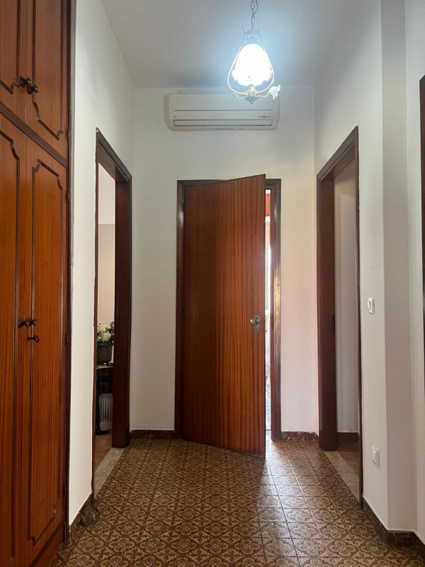 Vendesi a Monselice, in quartiere Marco Polo, appartamento di generosa metratura al primo ed ulti...